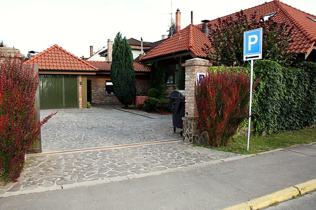 Barock Restaurant & Pension Topolcany Exterior photo