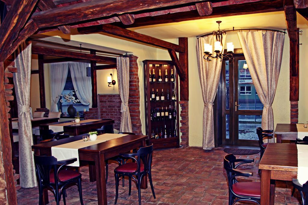 Barock Restaurant & Pension Topolcany Exterior photo