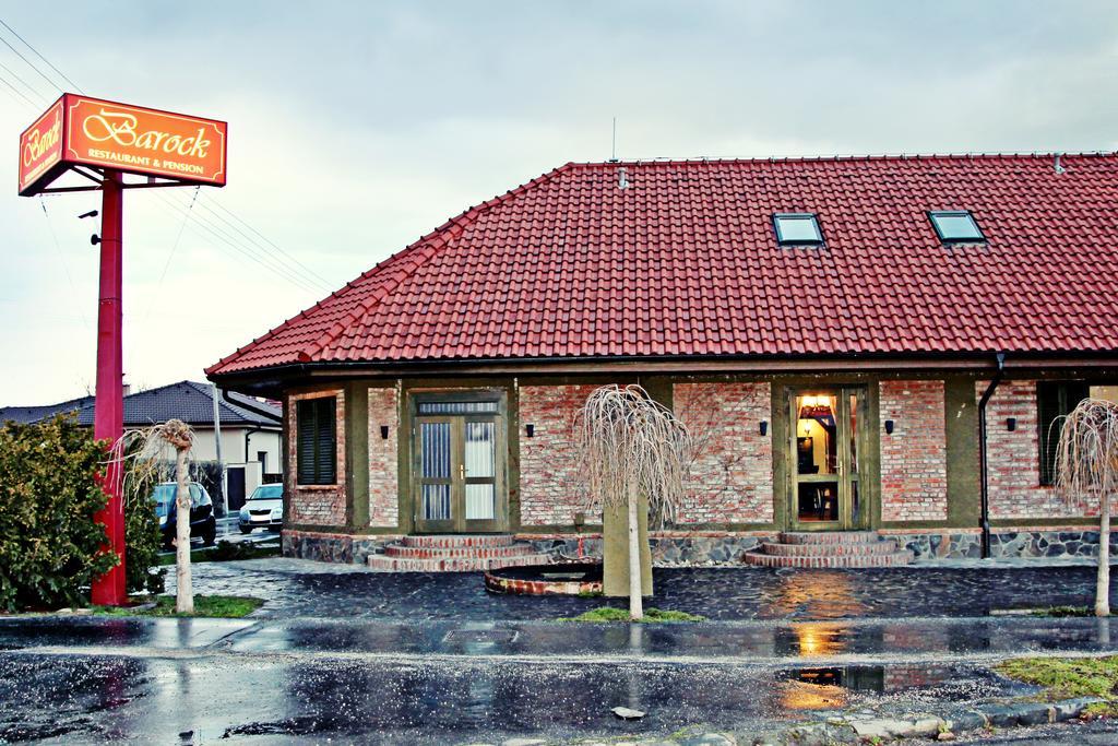 Barock Restaurant & Pension Topolcany Exterior photo