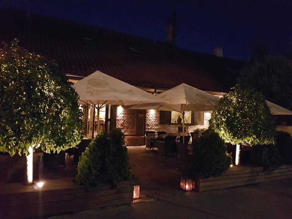 Barock Restaurant & Pension Topolcany Exterior photo