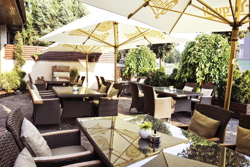 Barock Restaurant & Pension Topolcany Exterior photo