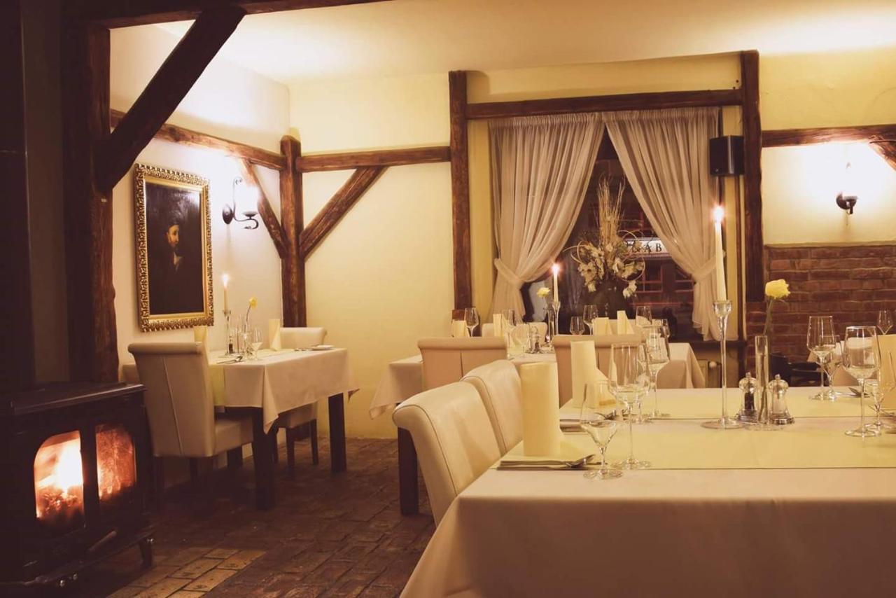 Barock Restaurant & Pension Topolcany Exterior photo